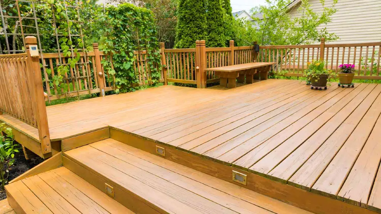 Estimates for staining, varnishing or oiling decking near Chew Valley