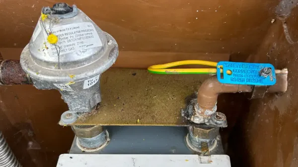 Earth bonding gas meter Earth bonding gas meter