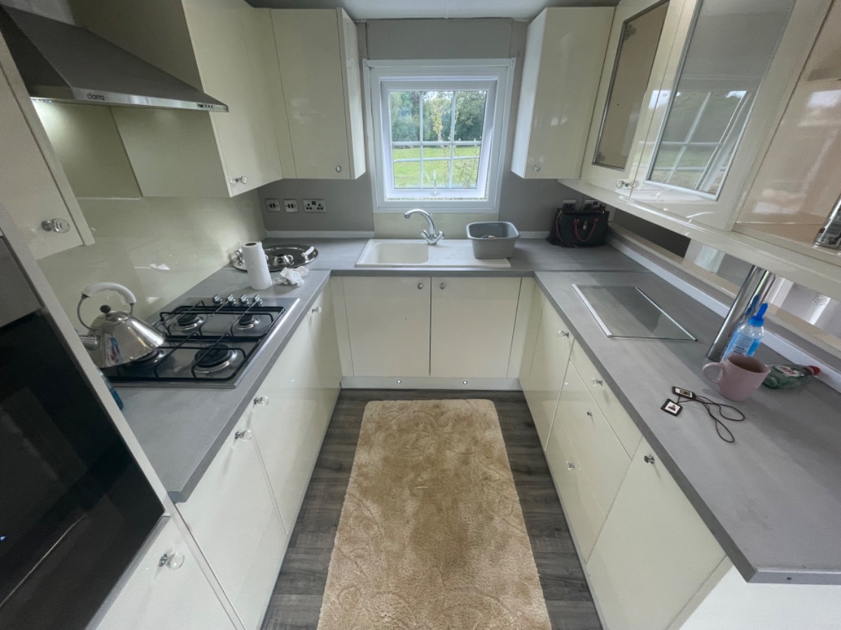 Kitchen Fitter: Image 1